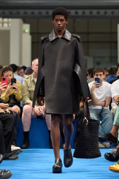 Look 15